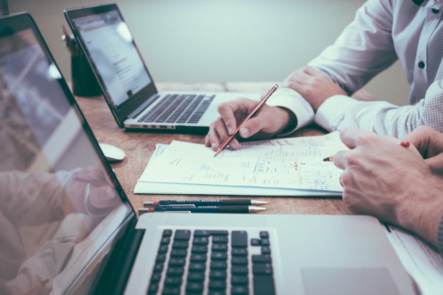 Dirigeant et profession libérale au travail
